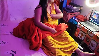 Desi Bhabhi Est Excitée Et Révèle Ses Mamelons Devant La Cam