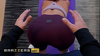 Alexis Fawx, Kaslı Bir Erkek Tarafından Götünden Sikişiyor - Brazzers